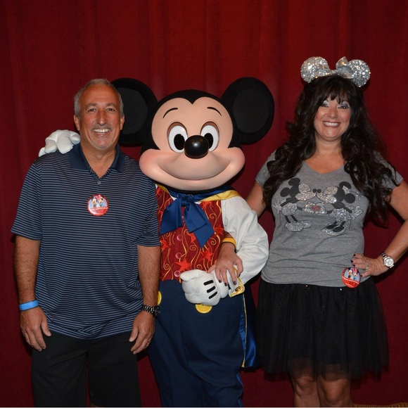 Disney Mickey & Minnie Love Tee - Picture 8 of 10